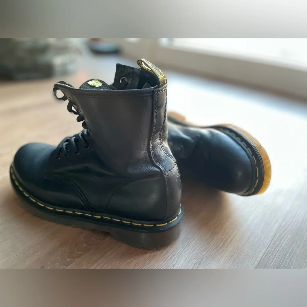 Dr. Martens βthe originalβ Womenβs Combat Boots size 7 - Picture 12 of 15